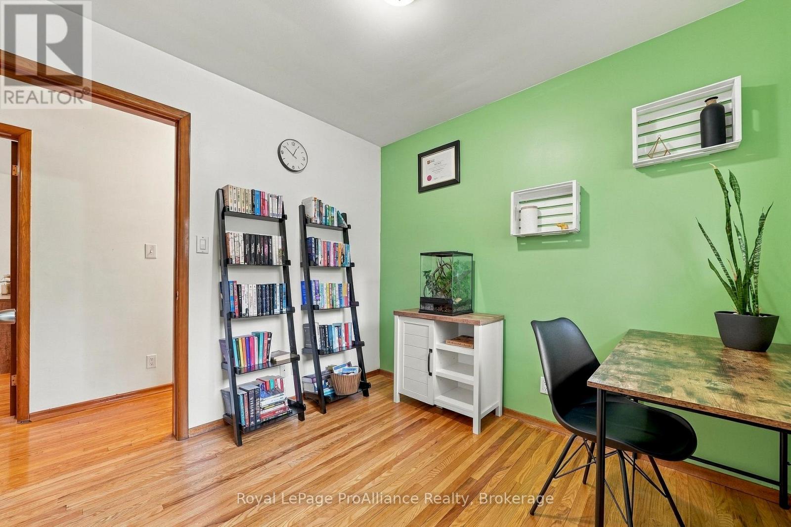 12 THORNCLIFFE DRIVE - 21