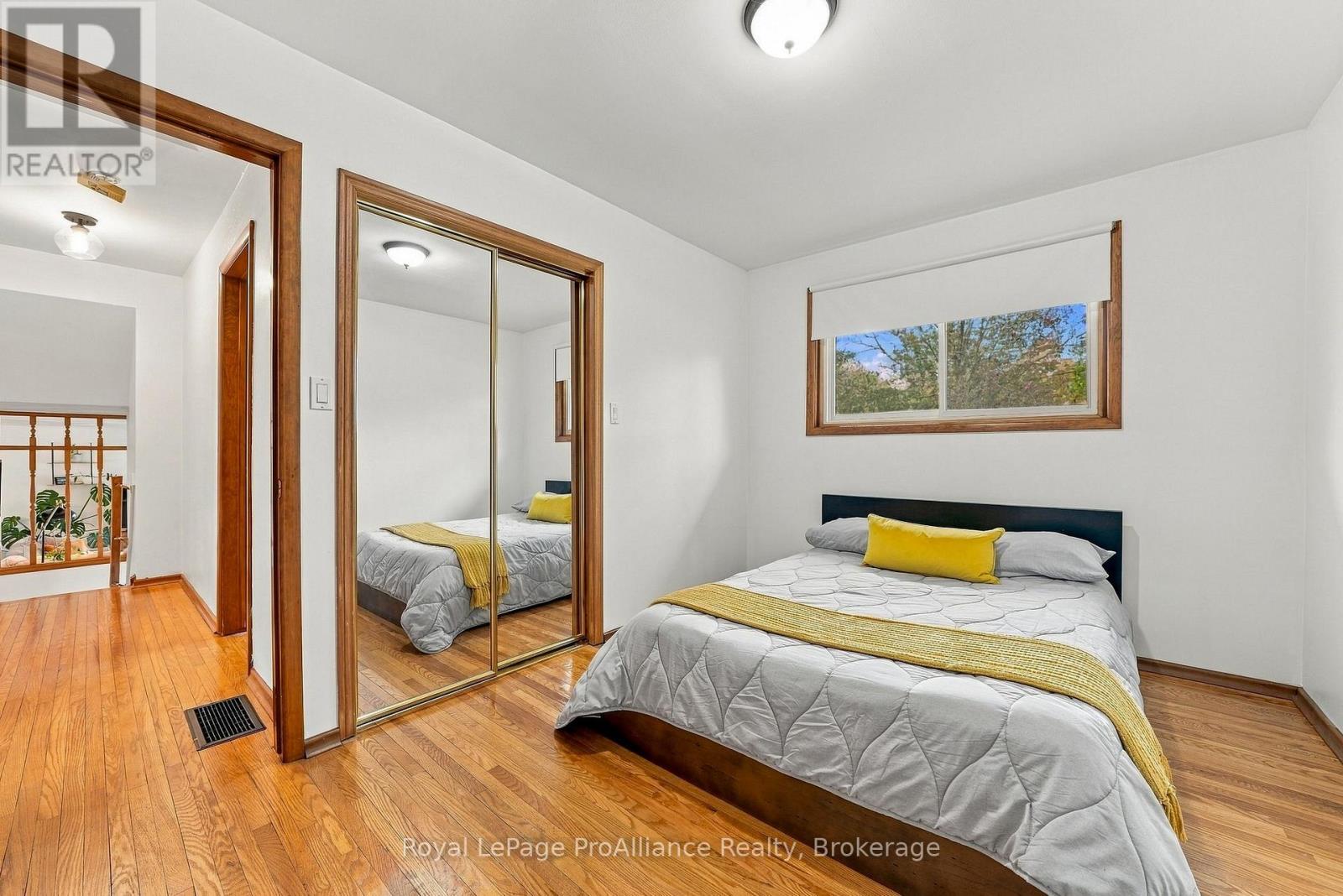 12 THORNCLIFFE DRIVE - 23
