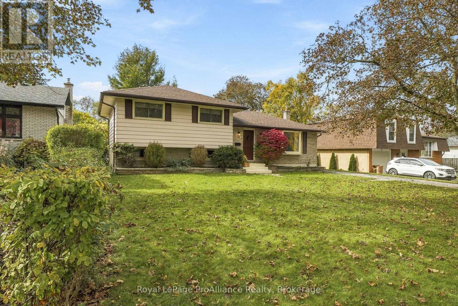 12 THORNCLIFFE DRIVE - 3