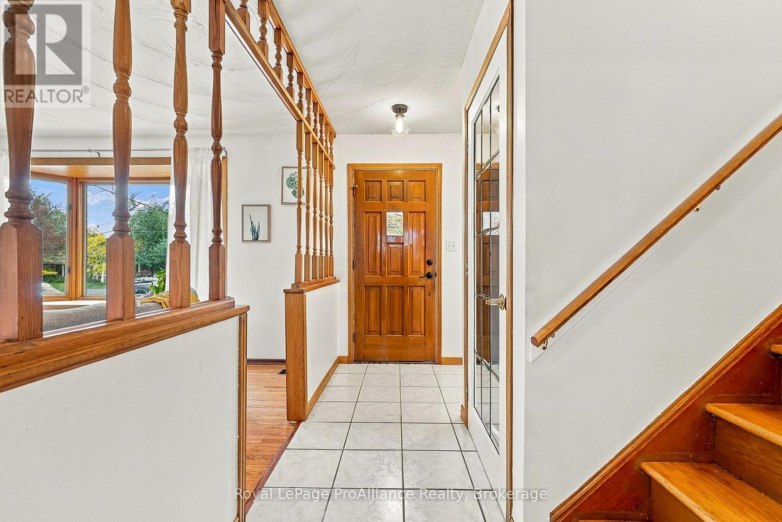 12 Thorncliffe Drive, Belleville, ON photo 4
