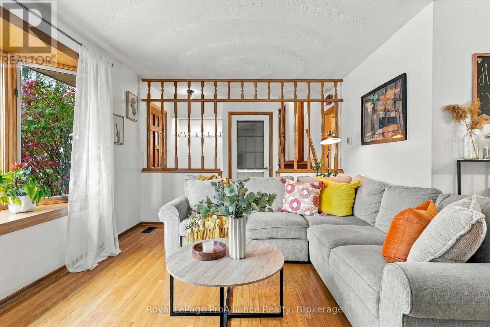 12 Thorncliffe Drive, Belleville, ON photo 6