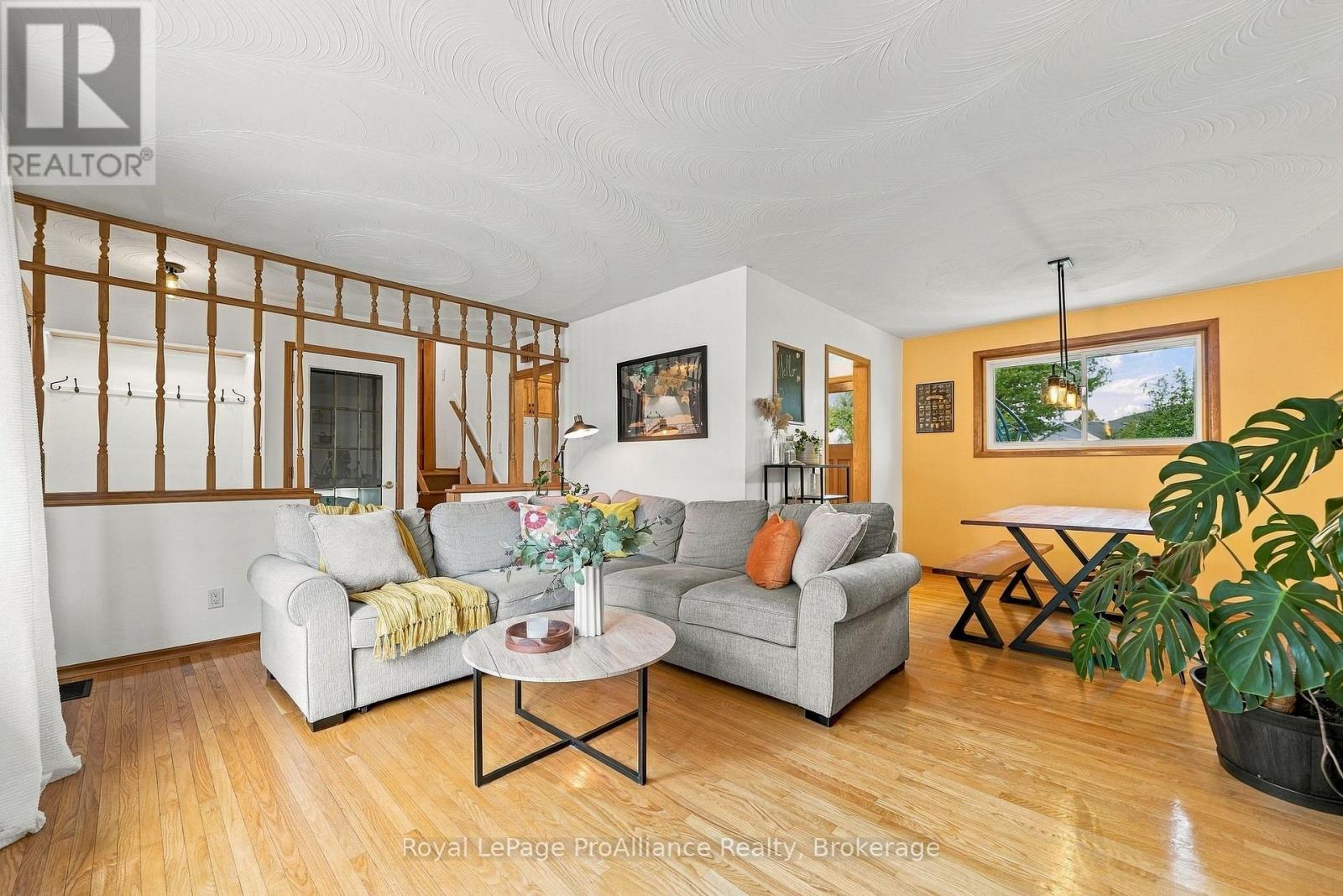 12 THORNCLIFFE DRIVE - 9
