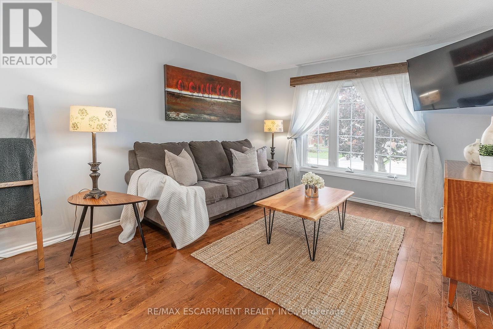 6 Stuart Street — photo 8