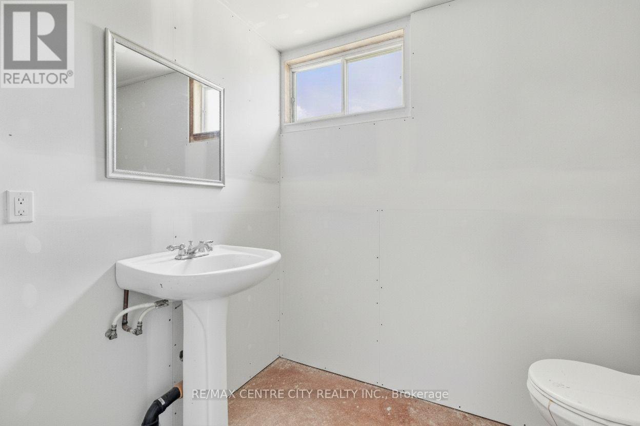 22 GRAYDON STREET - 32