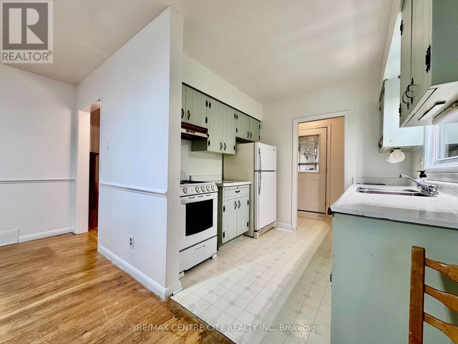 740 Dunboyne Crescent — photo 16