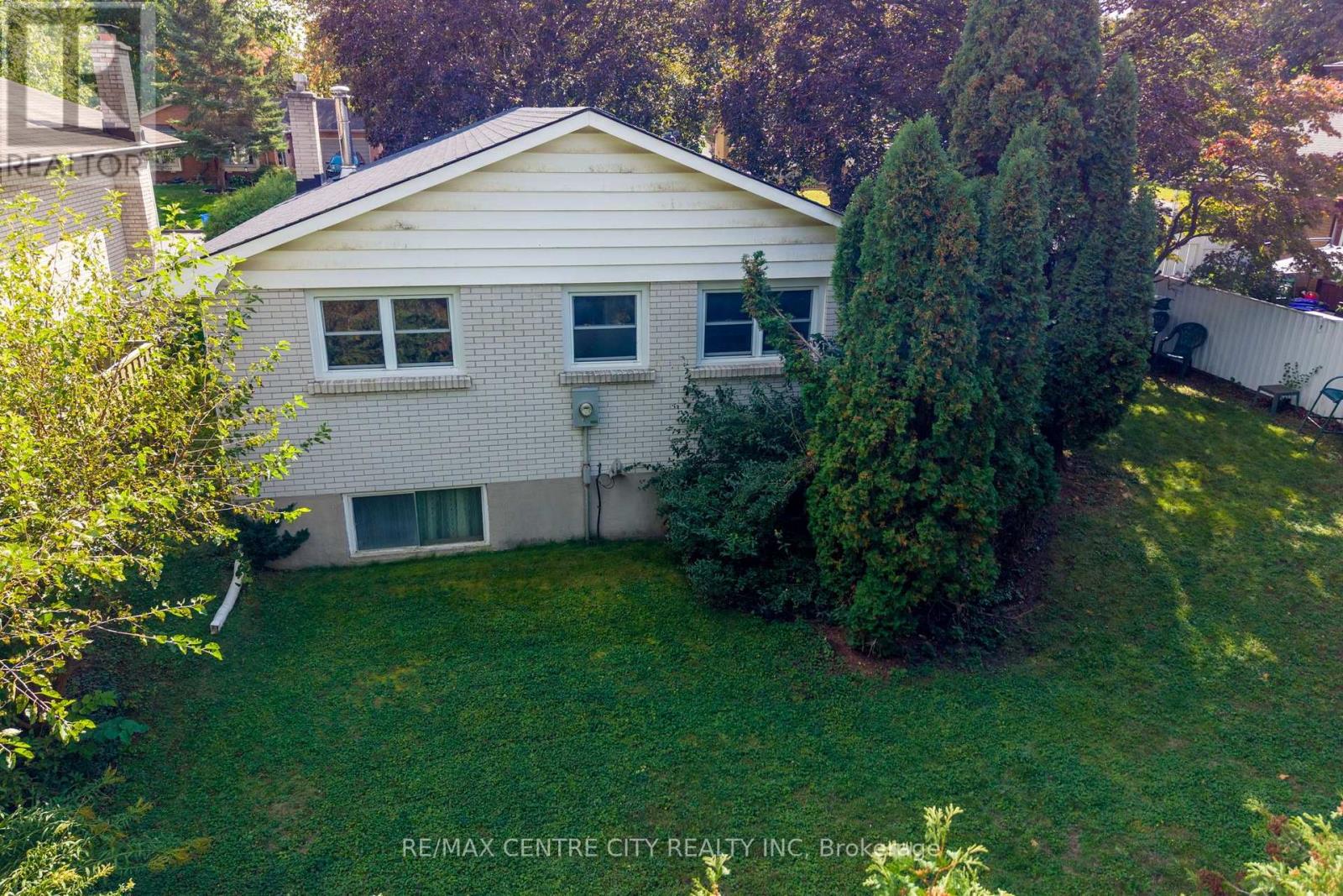 740 Dunboyne Crescent — photo 7