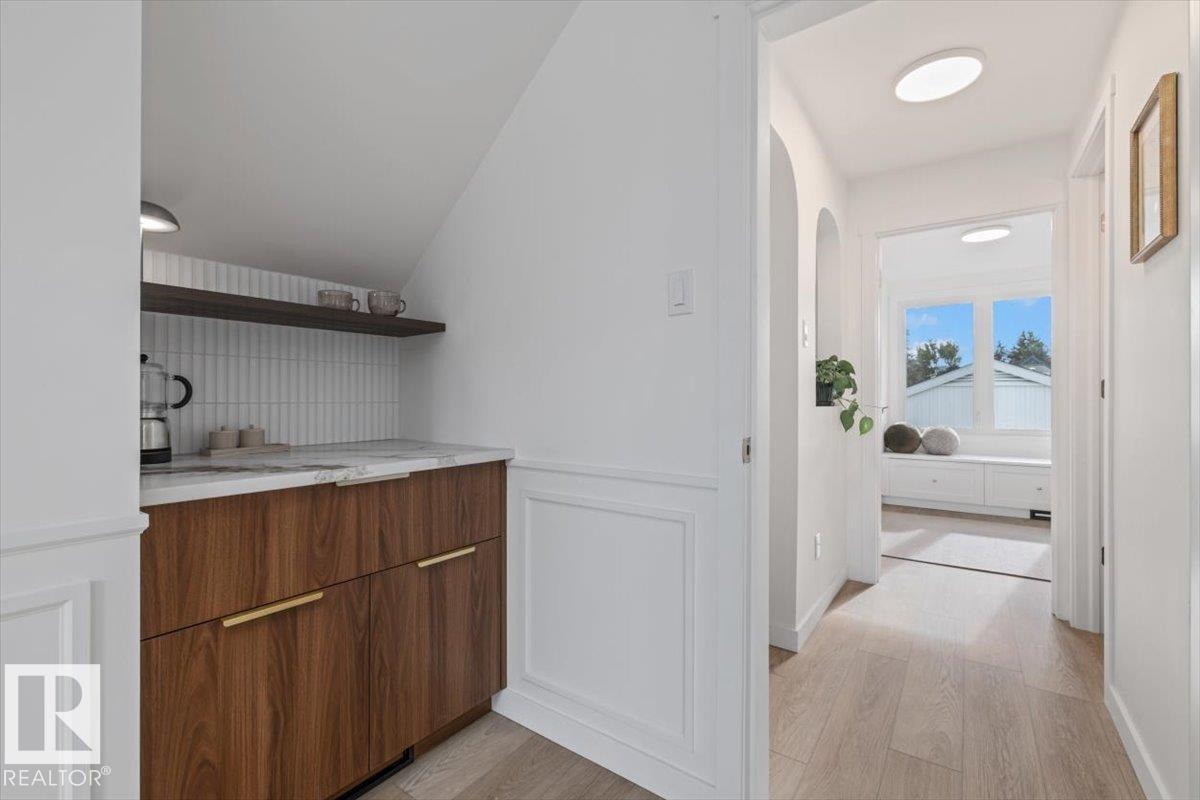 8671 76 ST NW - 26