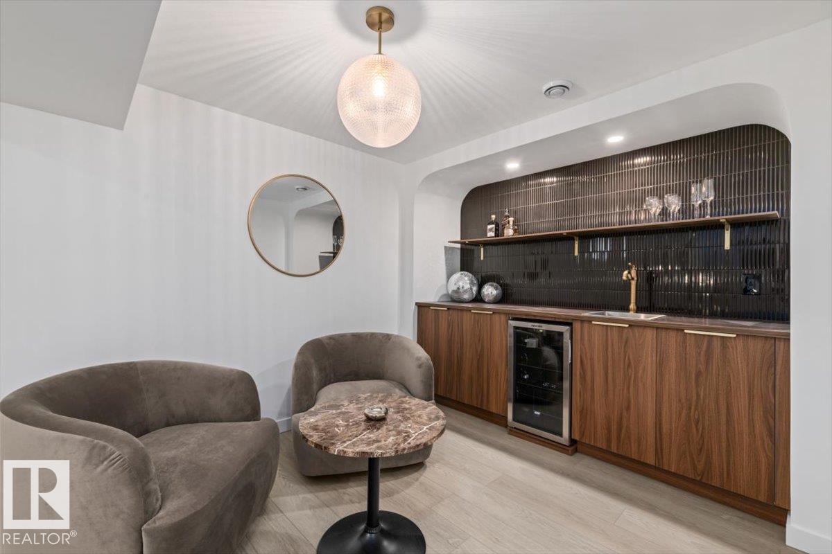 8671 76 ST NW - 34