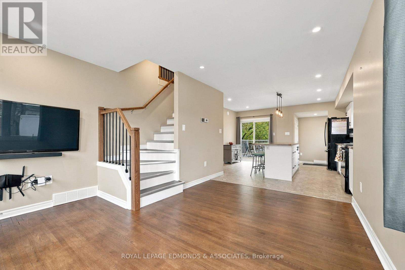 465a Francis Street — photo 18