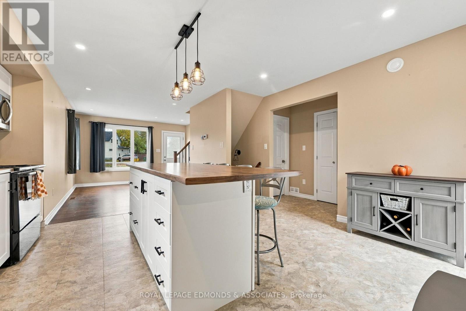 465a Francis Street — photo 7