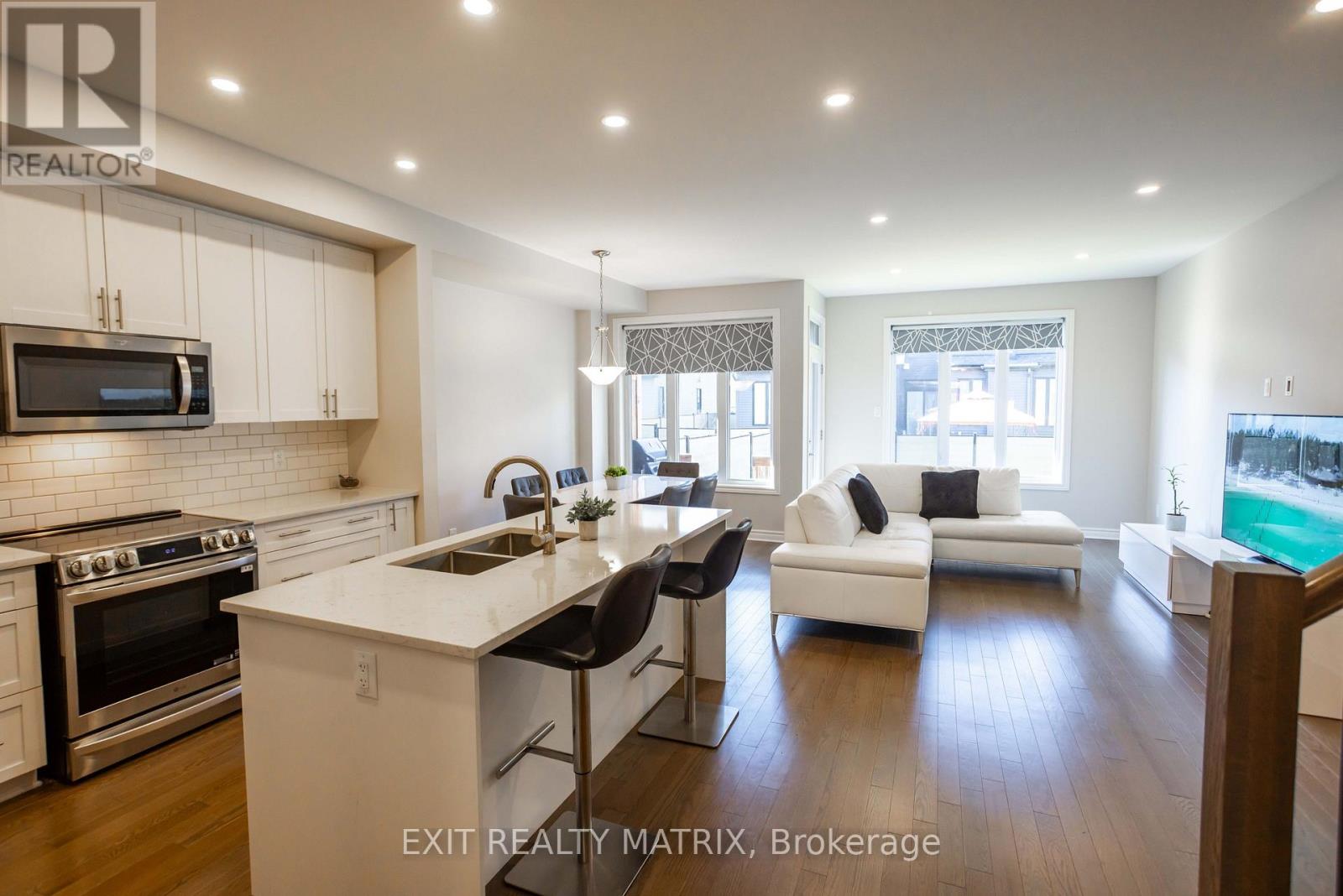 735 NAMUR STREET - 4