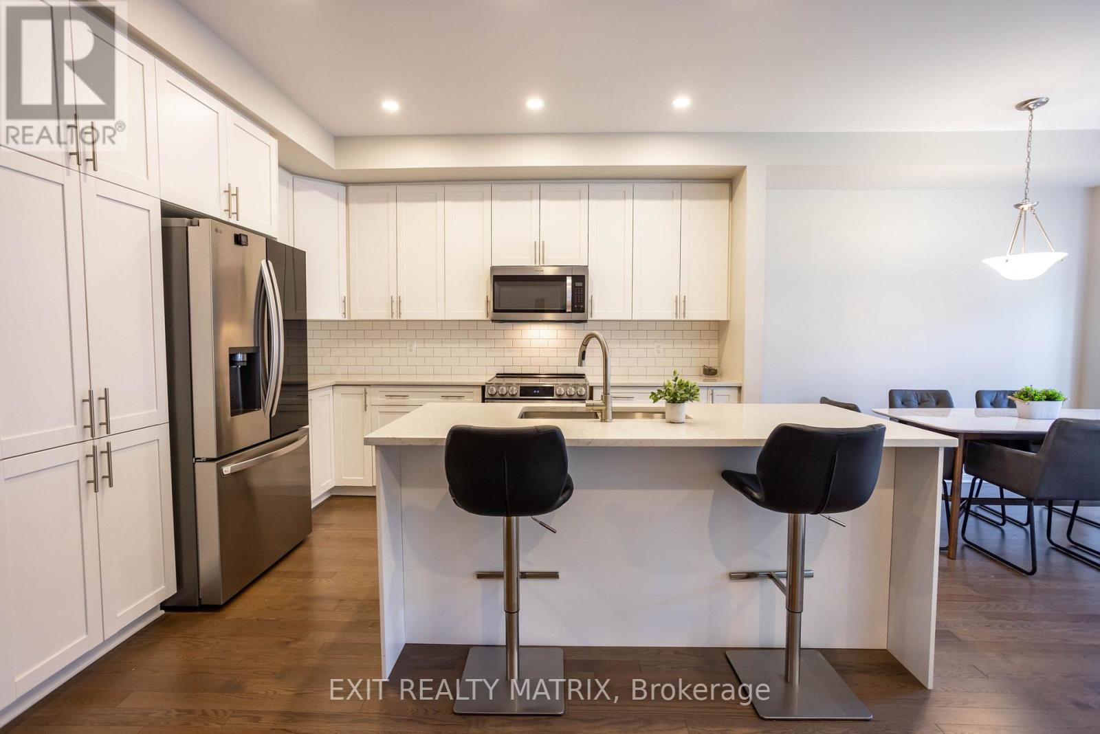 735 NAMUR STREET - 5