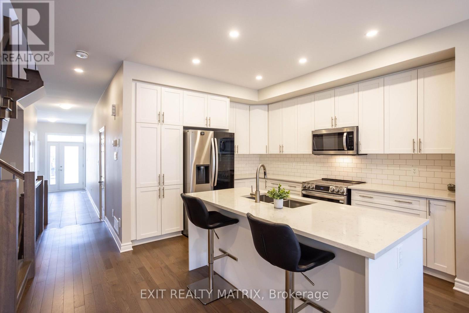 735 NAMUR STREET - 6