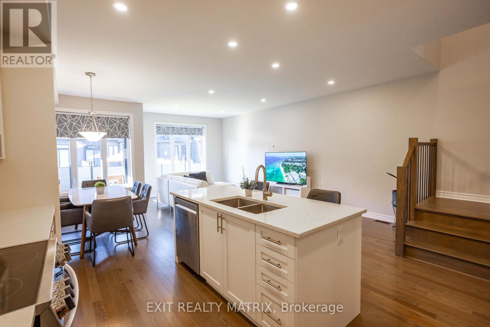 735 Namur Street — photo 8