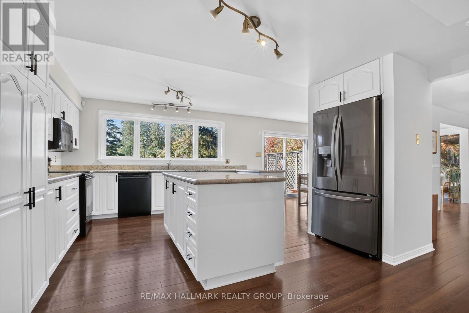 20 Halldorson Crescent — photo 12