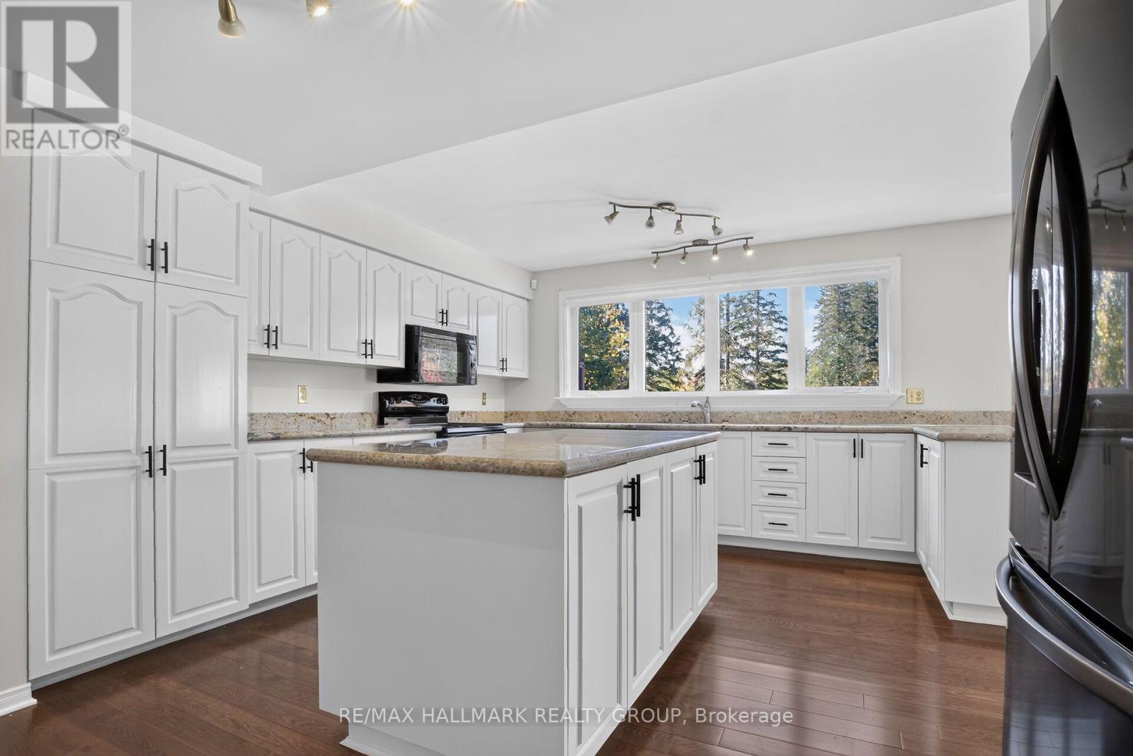 20 Halldorson Crescent — photo 13
