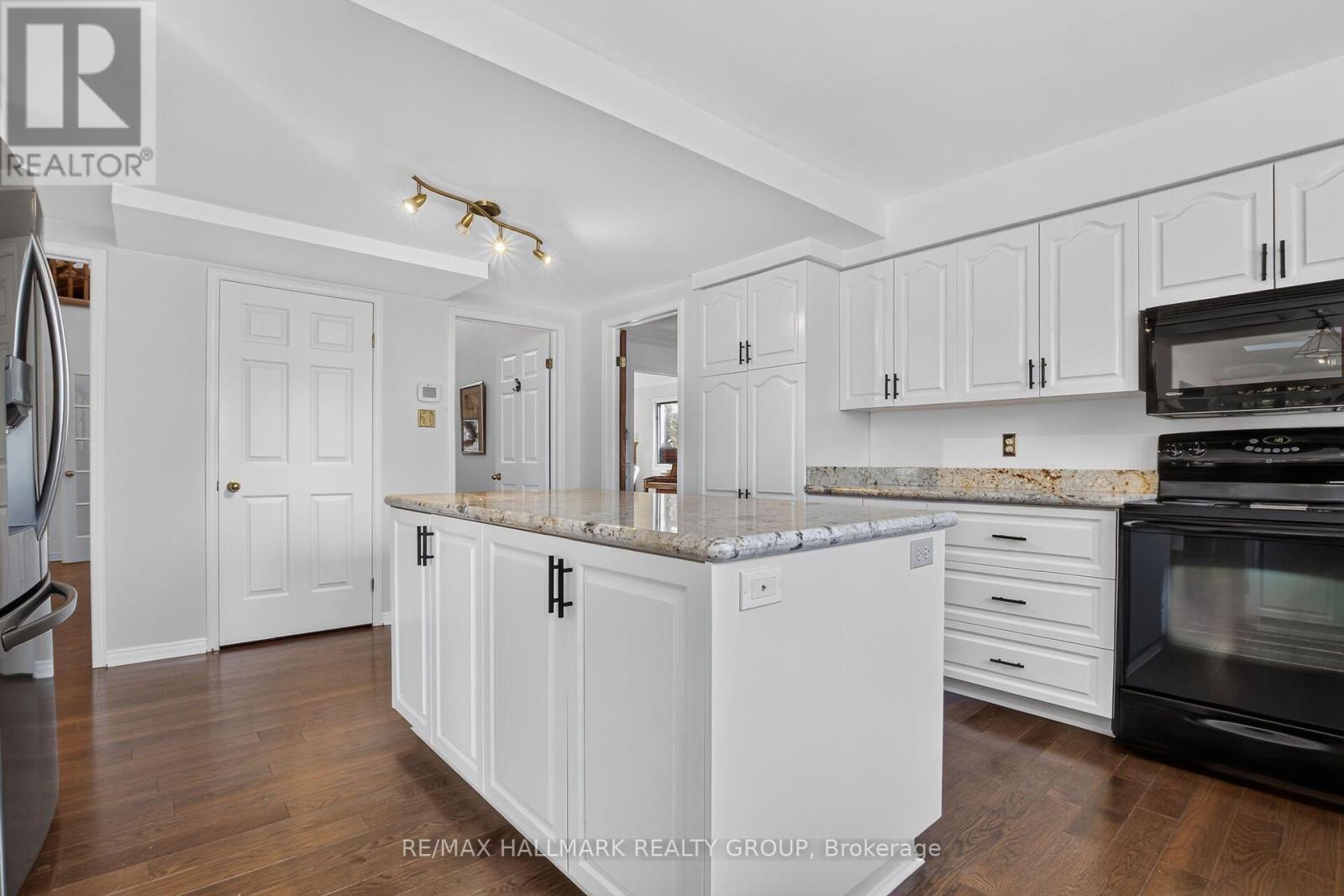 20 Halldorson Crescent — photo 16