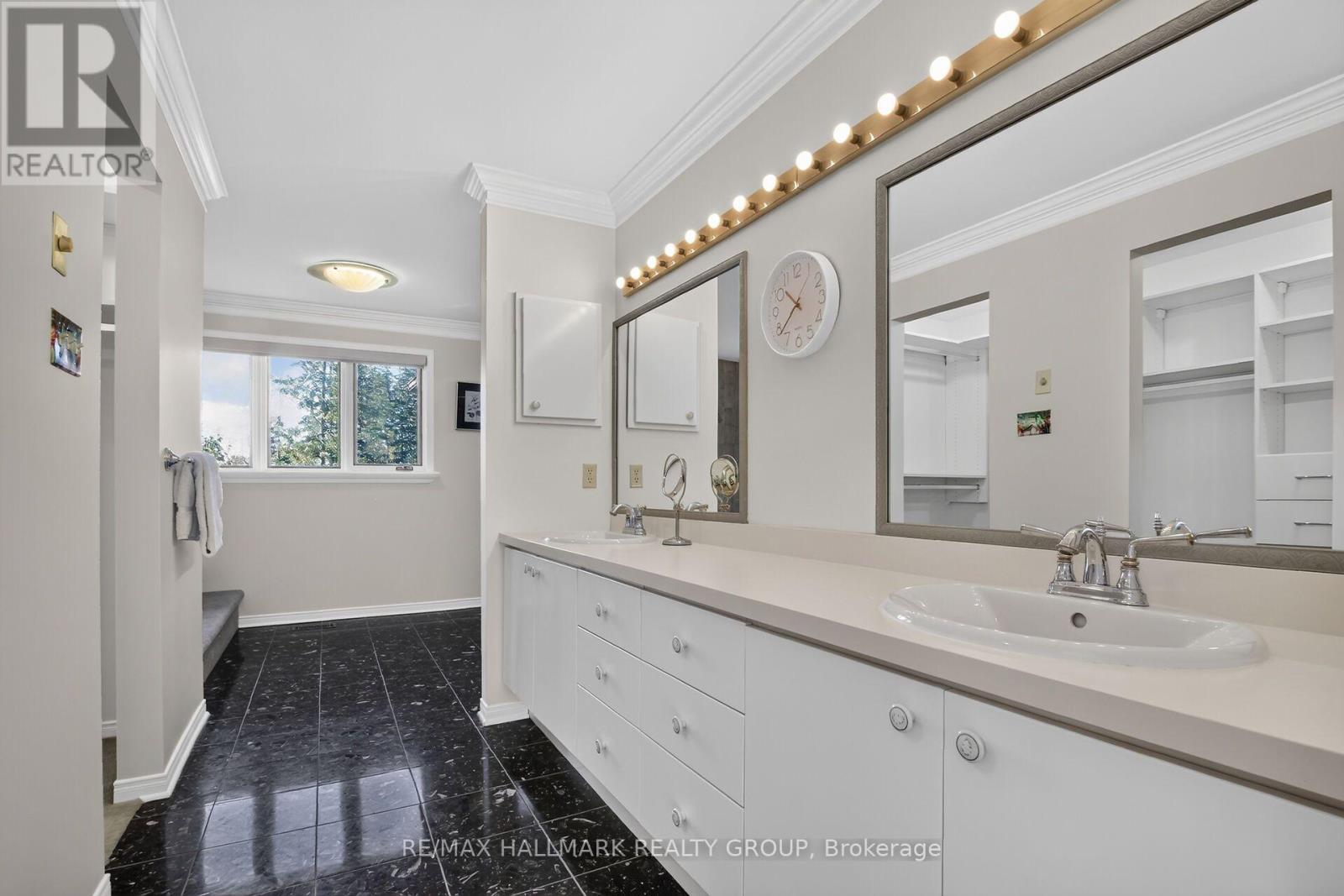 20 Halldorson Crescent — photo 30