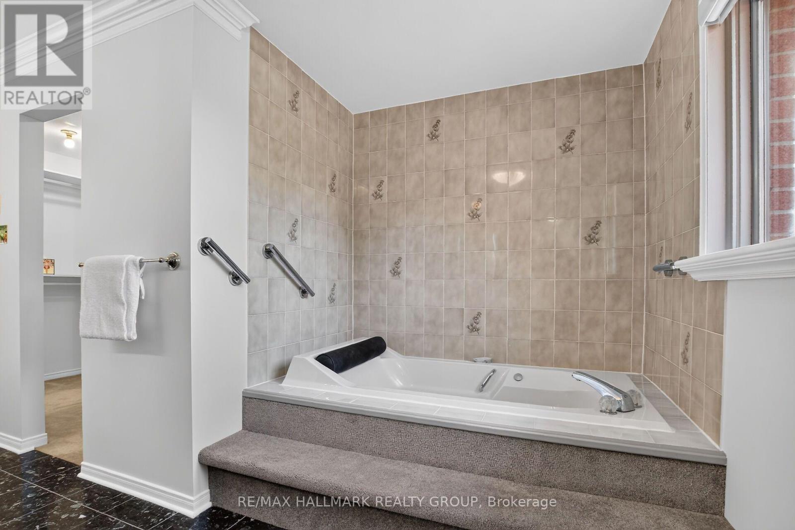 20 Halldorson Crescent — photo 31