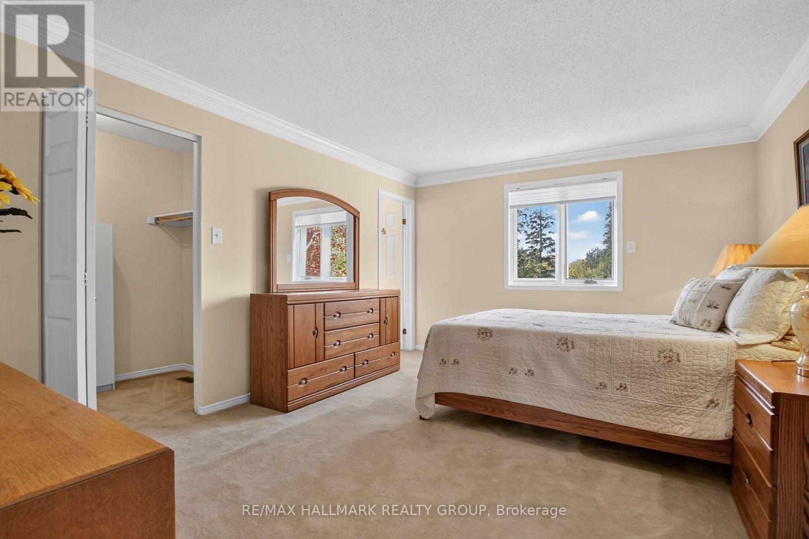 20 Halldorson Crescent — photo 32
