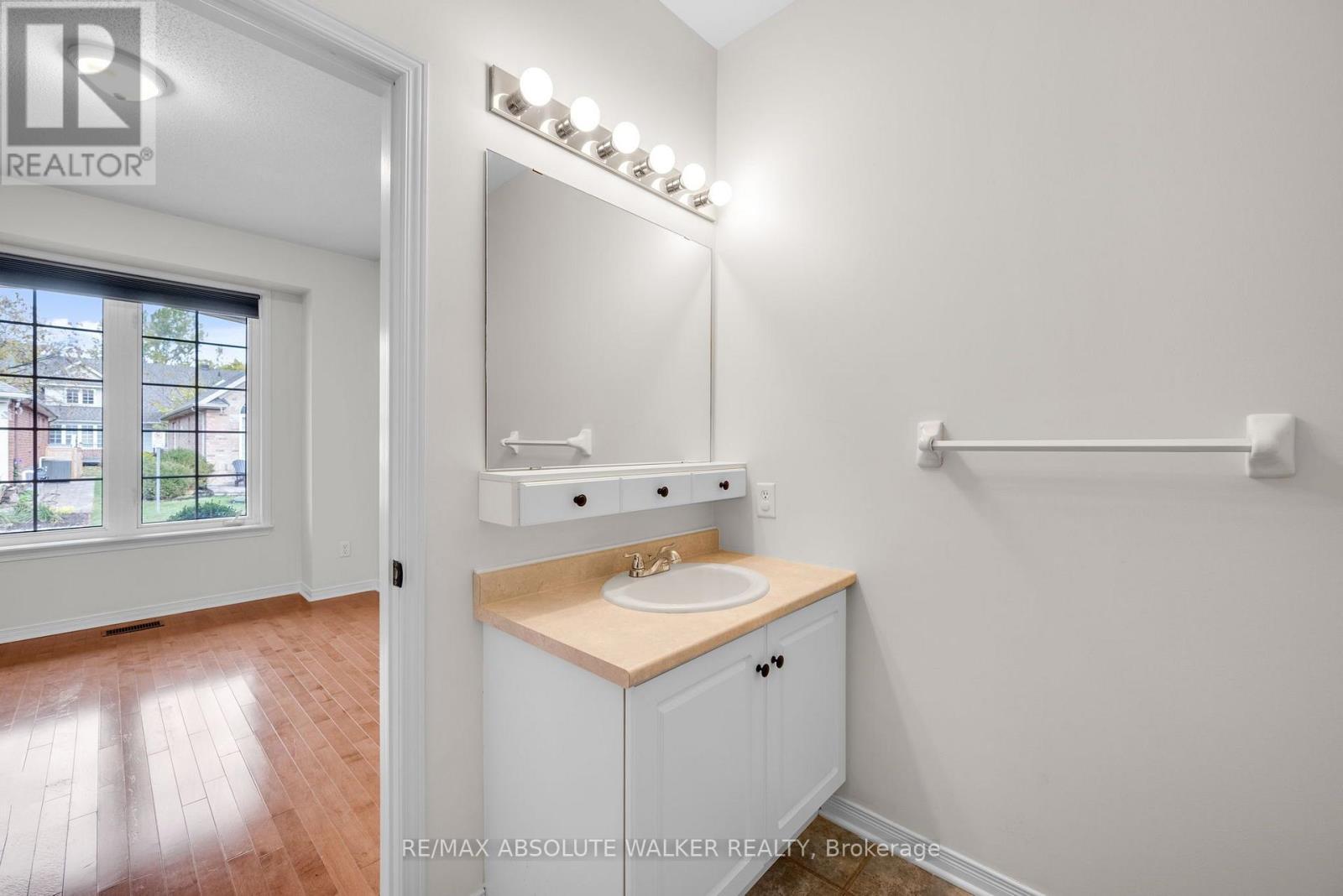 20 Sawchuk Terrace — photo 7