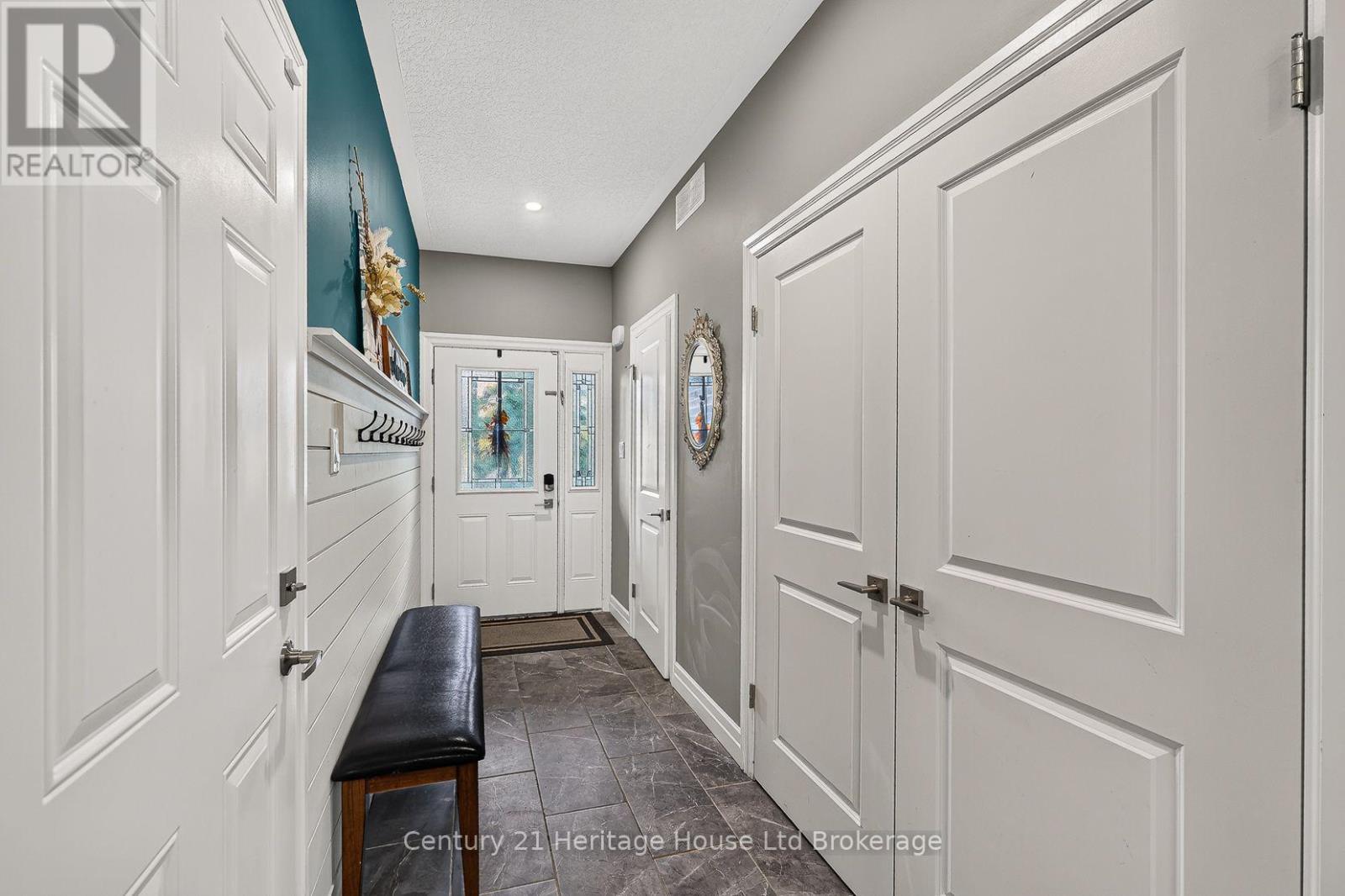 205 Victoria Street South — photo 10
