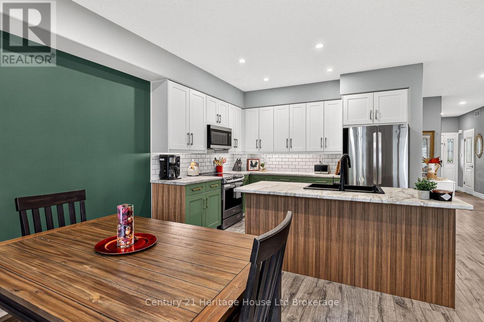 205 Victoria Street South — photo 17
