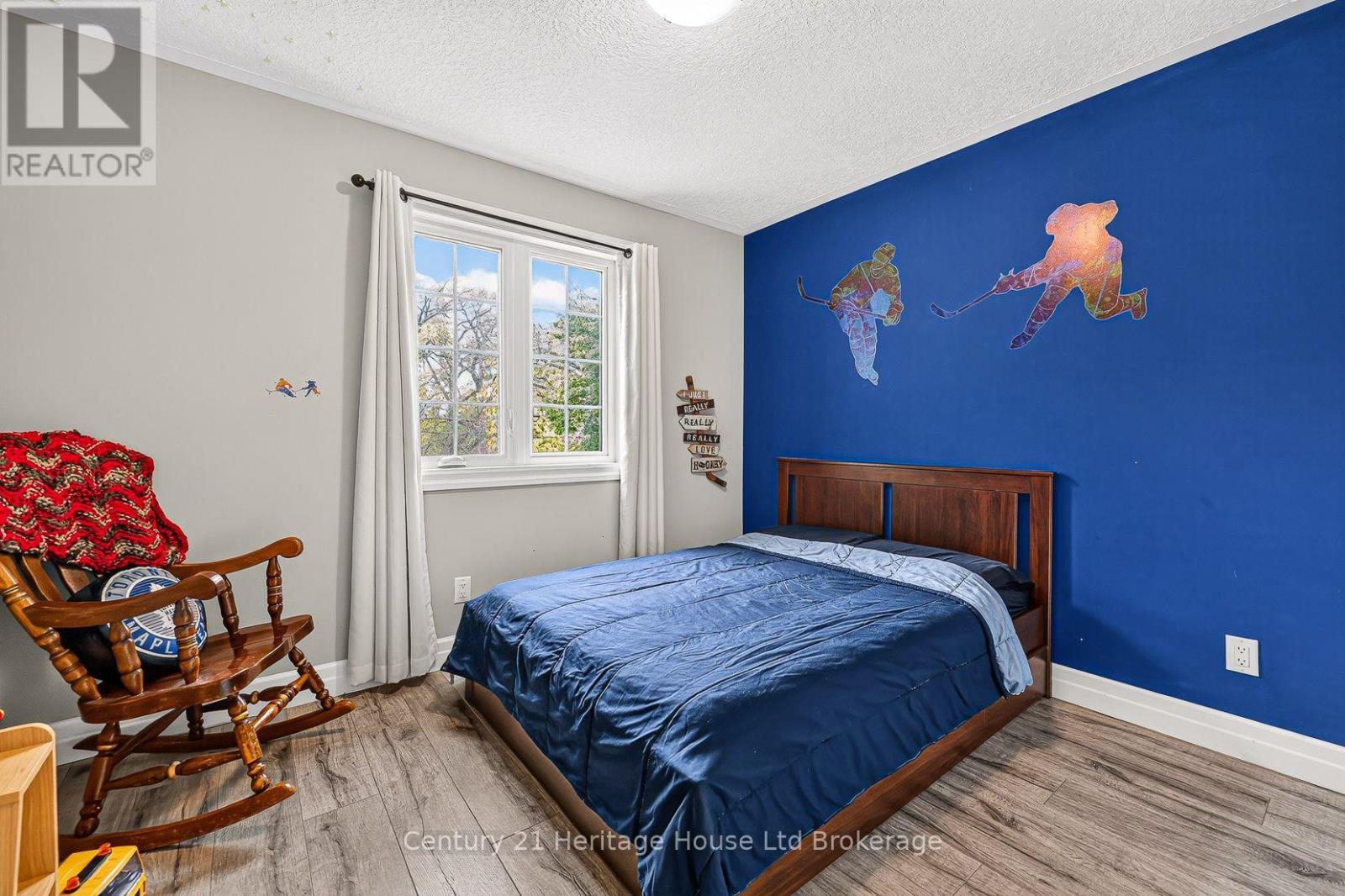 205 Victoria Street South — photo 25