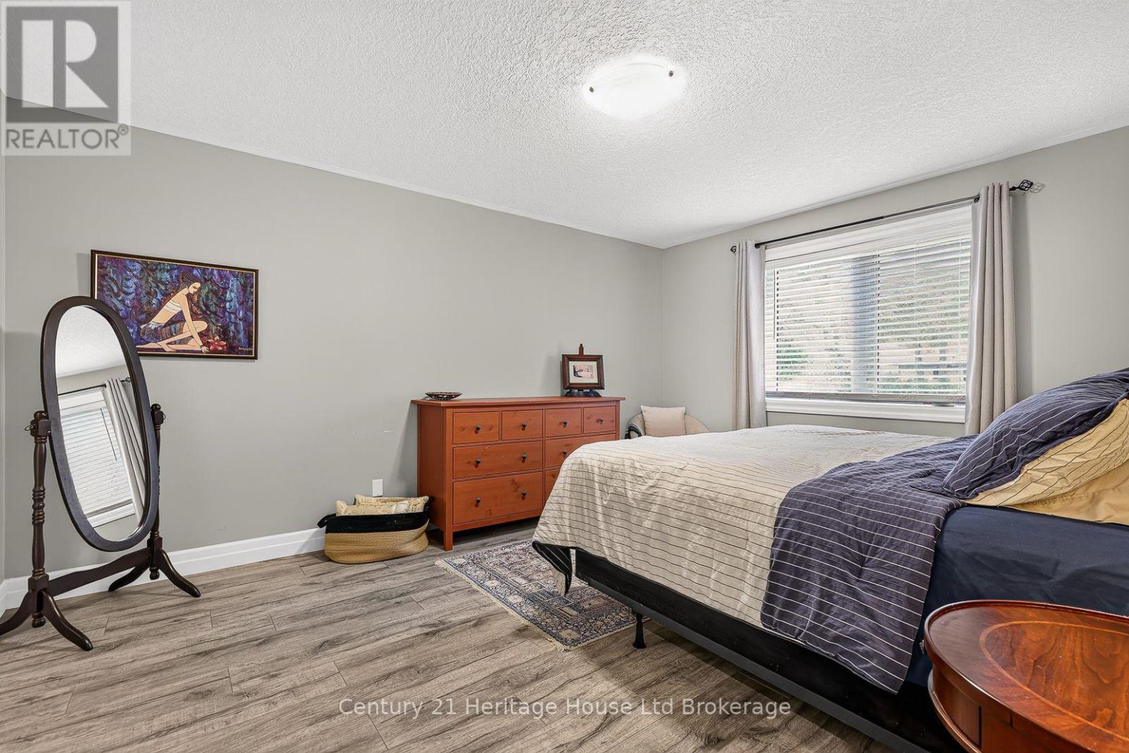 205 Victoria Street South — photo 28