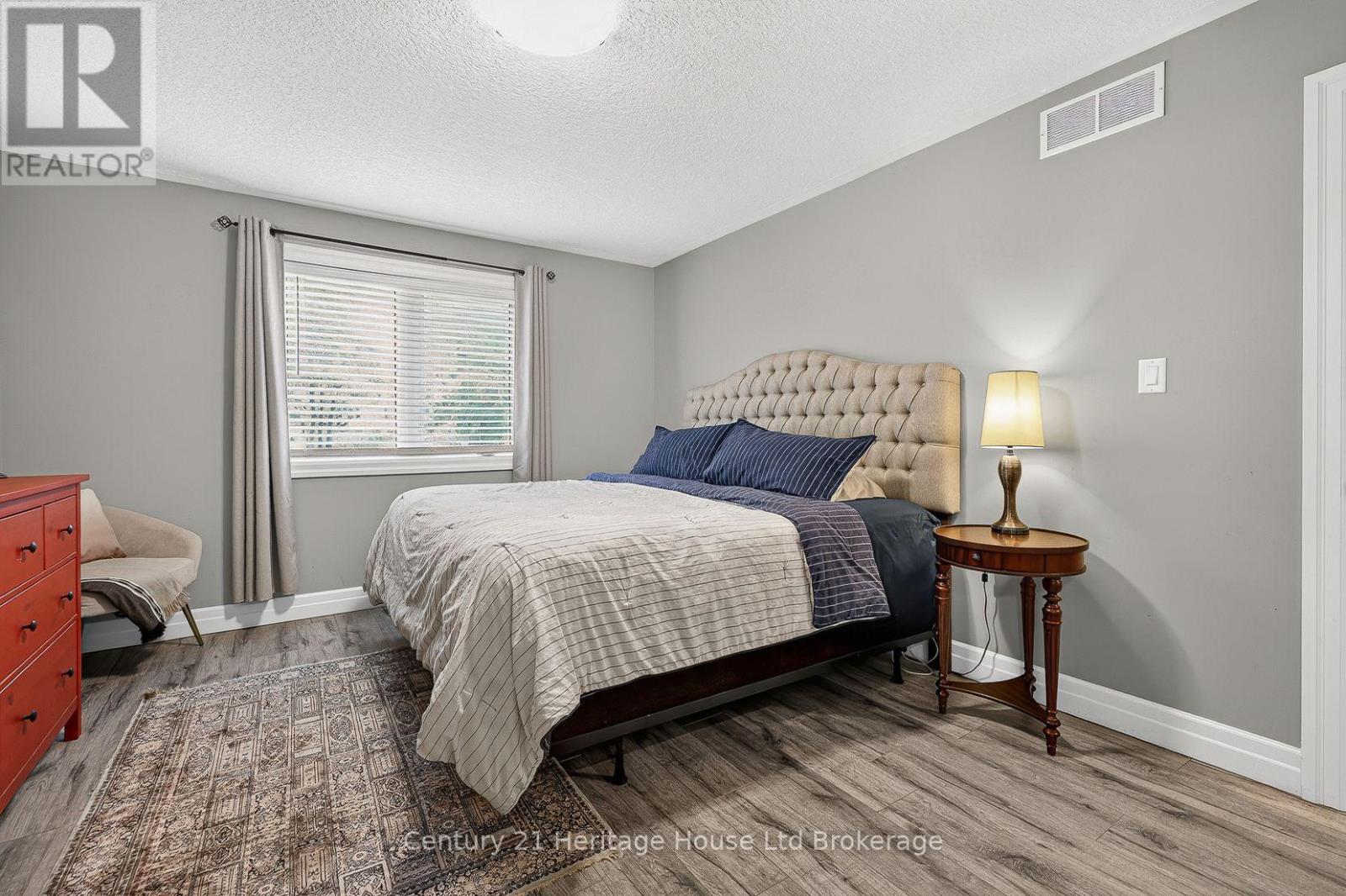 205 Victoria Street South — photo 29