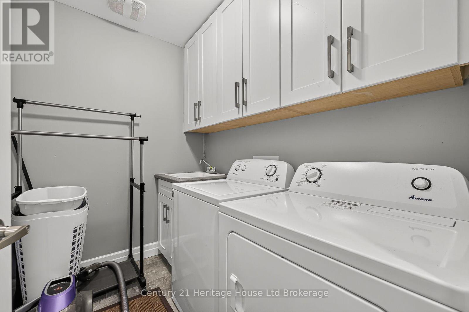 205 Victoria Street South — photo 31