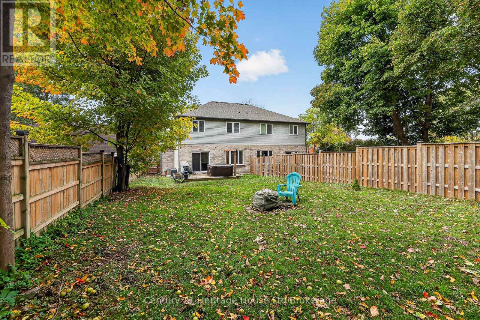 205 Victoria Street South — photo 47