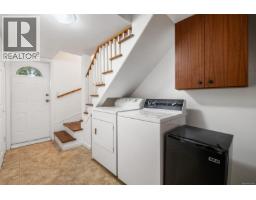 978 Lovat Ave, Saanich, BC V8X1V3 Photo 17