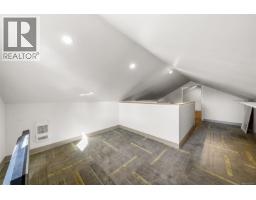 978 Lovat Ave, Saanich, BC V8X1V3 Photo 18