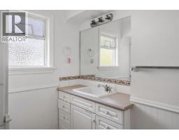 978 Lovat Ave, Saanich, BC V8X1V3 Photo 20