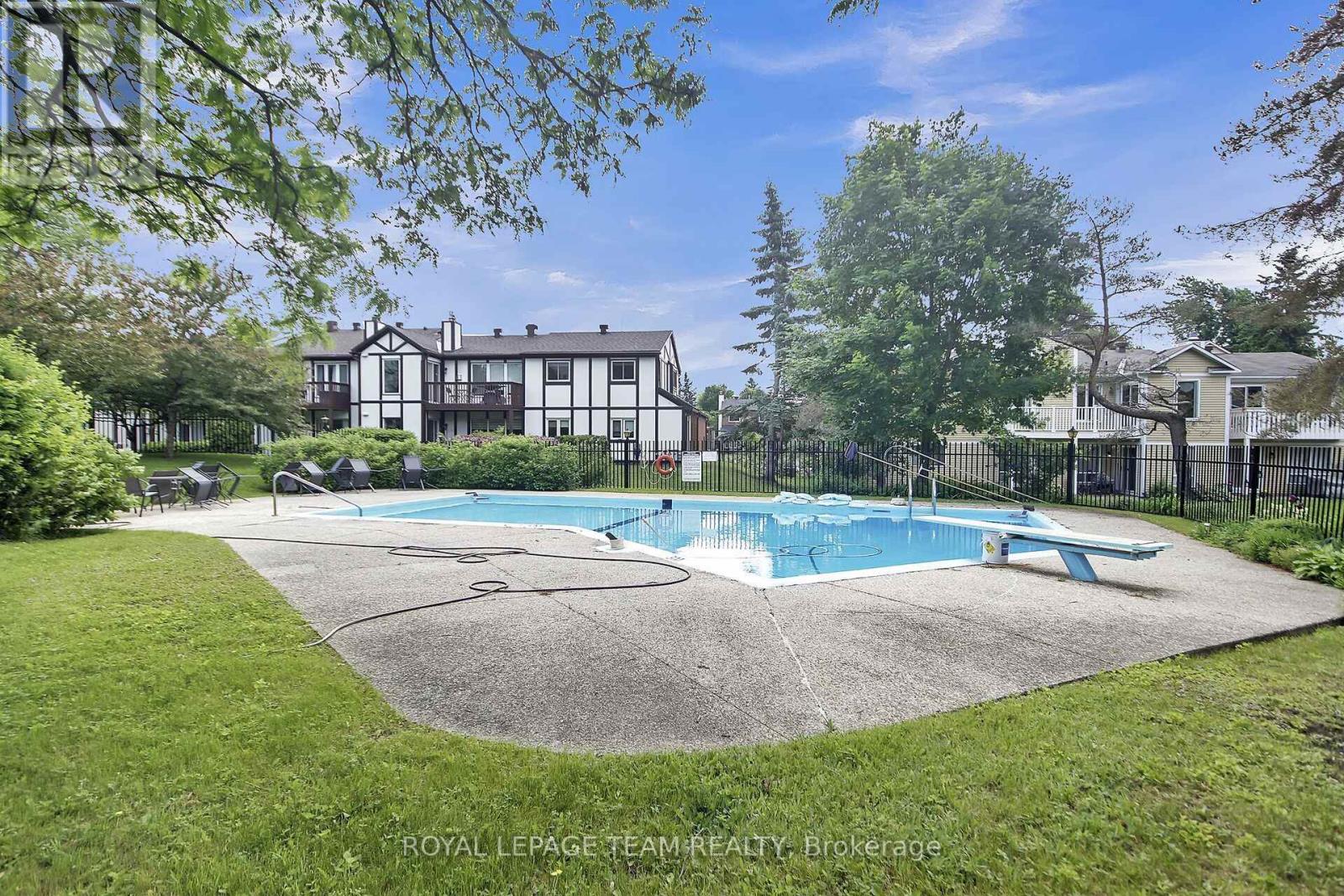 37C STONEHAVEN DRIVE - 36