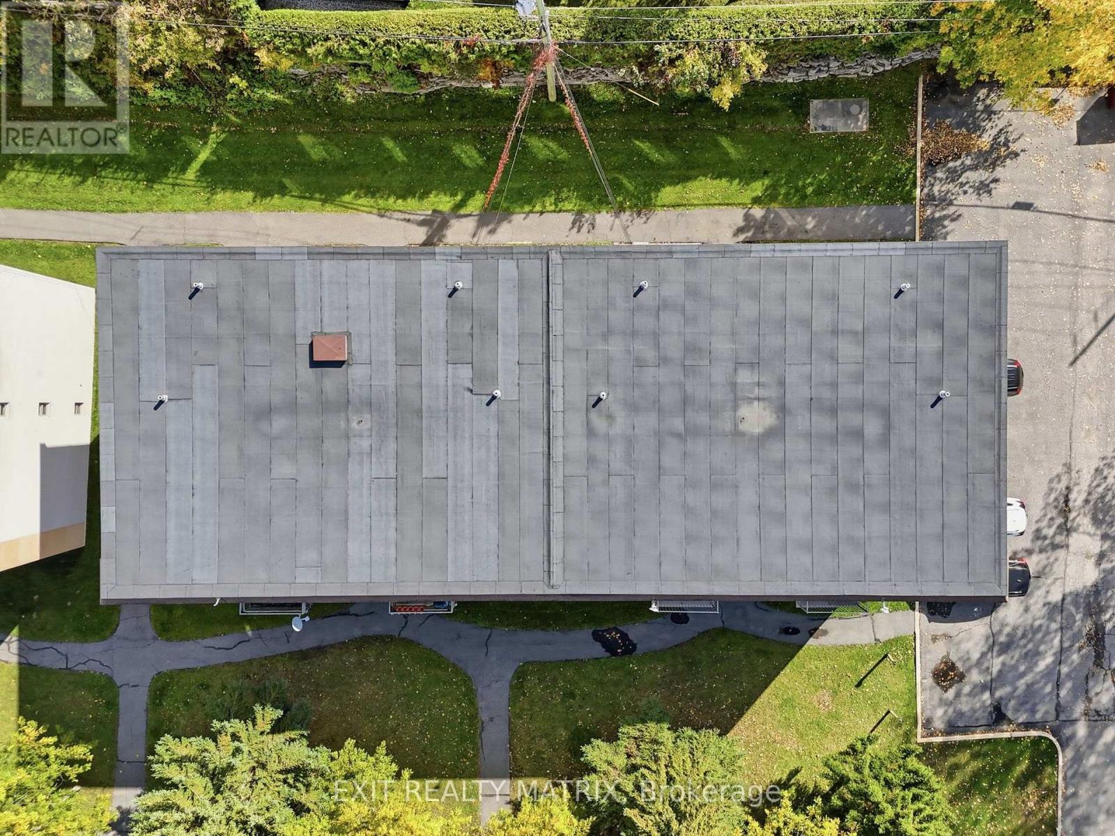 1015 Cartier Boulevard — photo 34