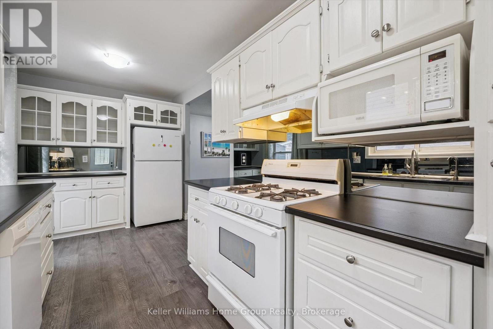 602 College Avenue West — photo 14