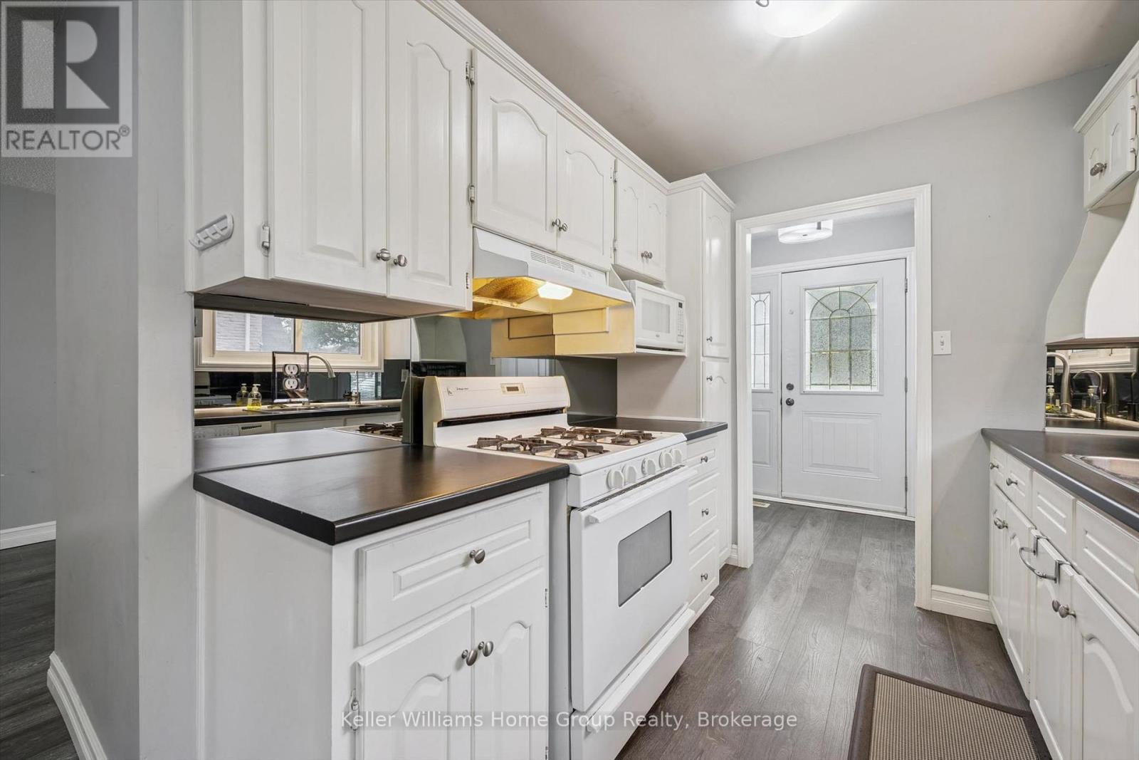 602 College Avenue West — photo 15