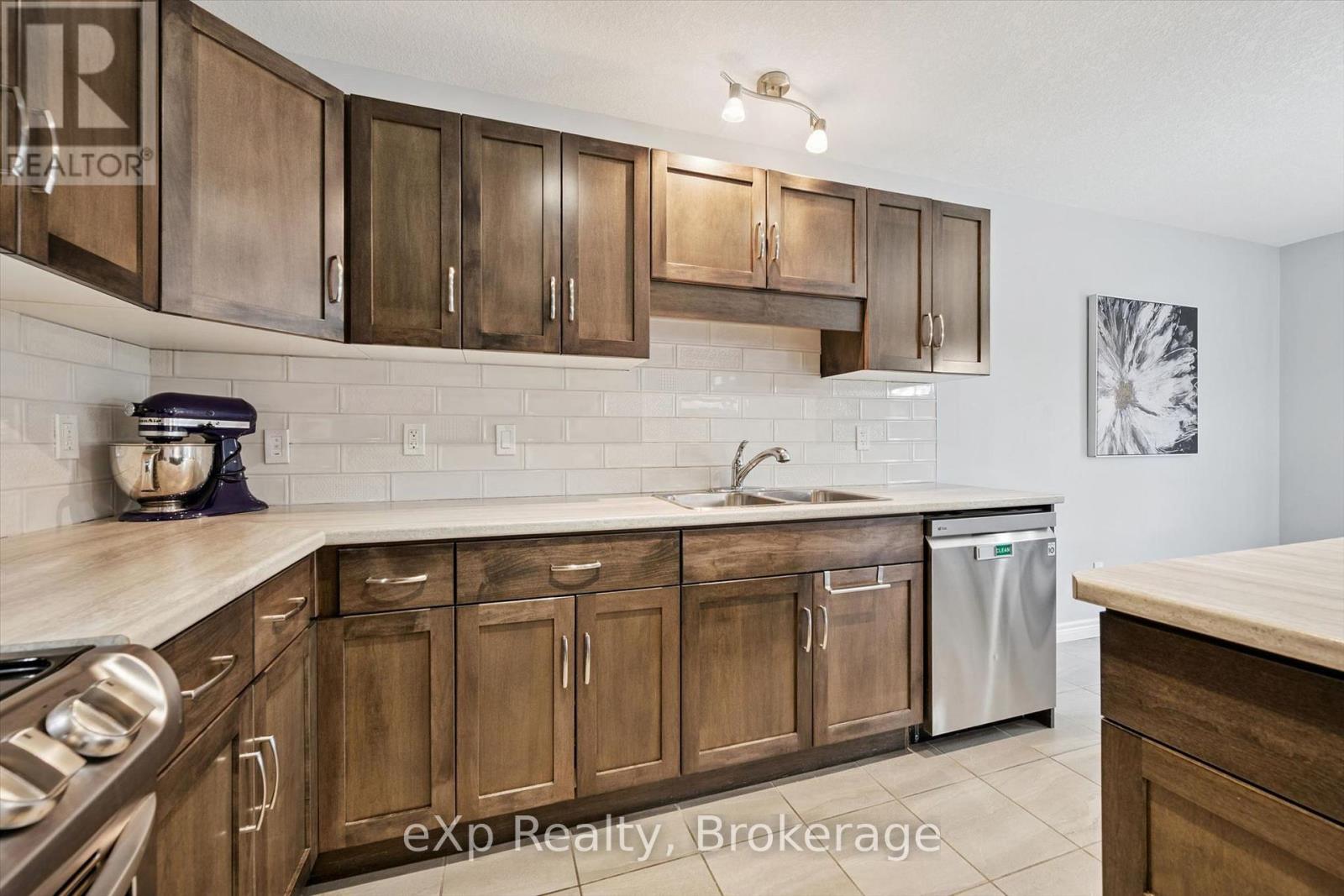 41 Stumpf Street — photo 13