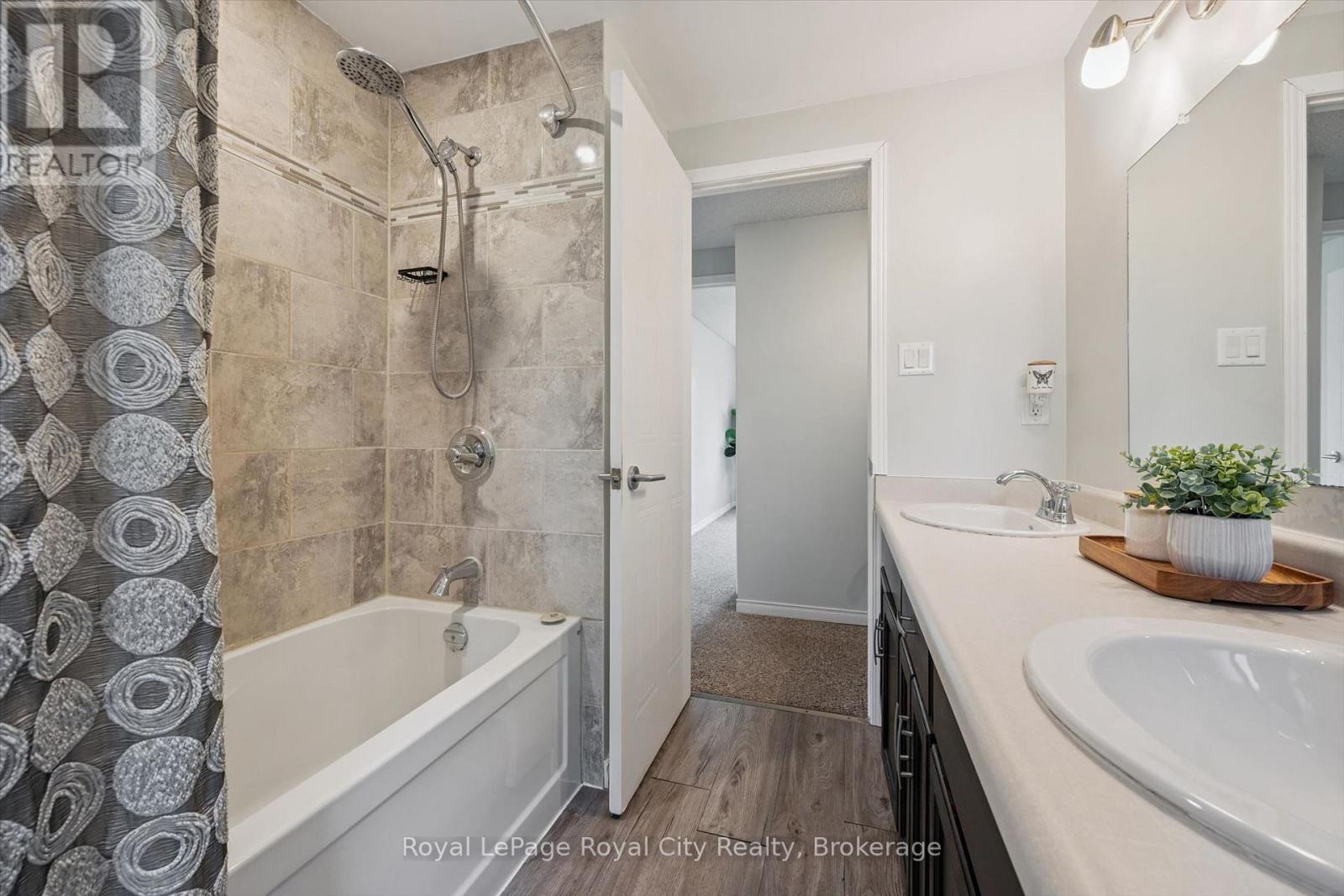 41 GRANDRIDGE CRESCENT - 25