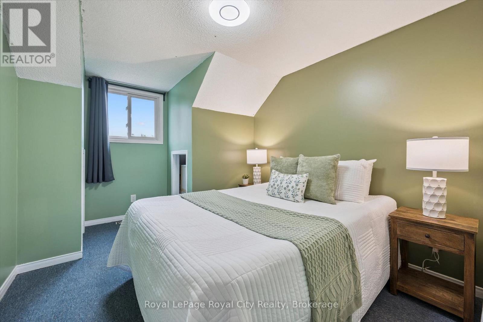 41 GRANDRIDGE CRESCENT - 28