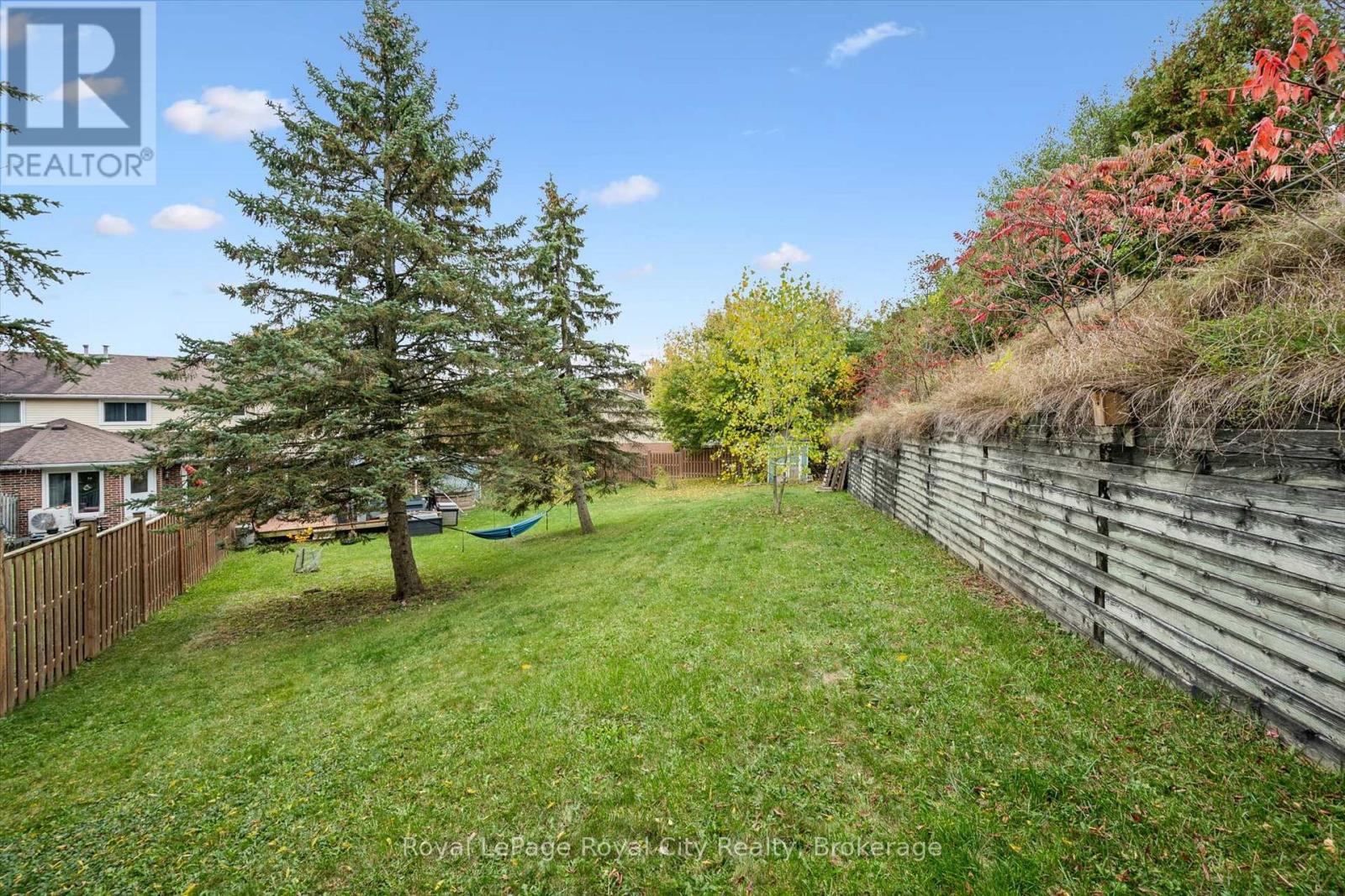 41 Grandridge Crescent — photo 32