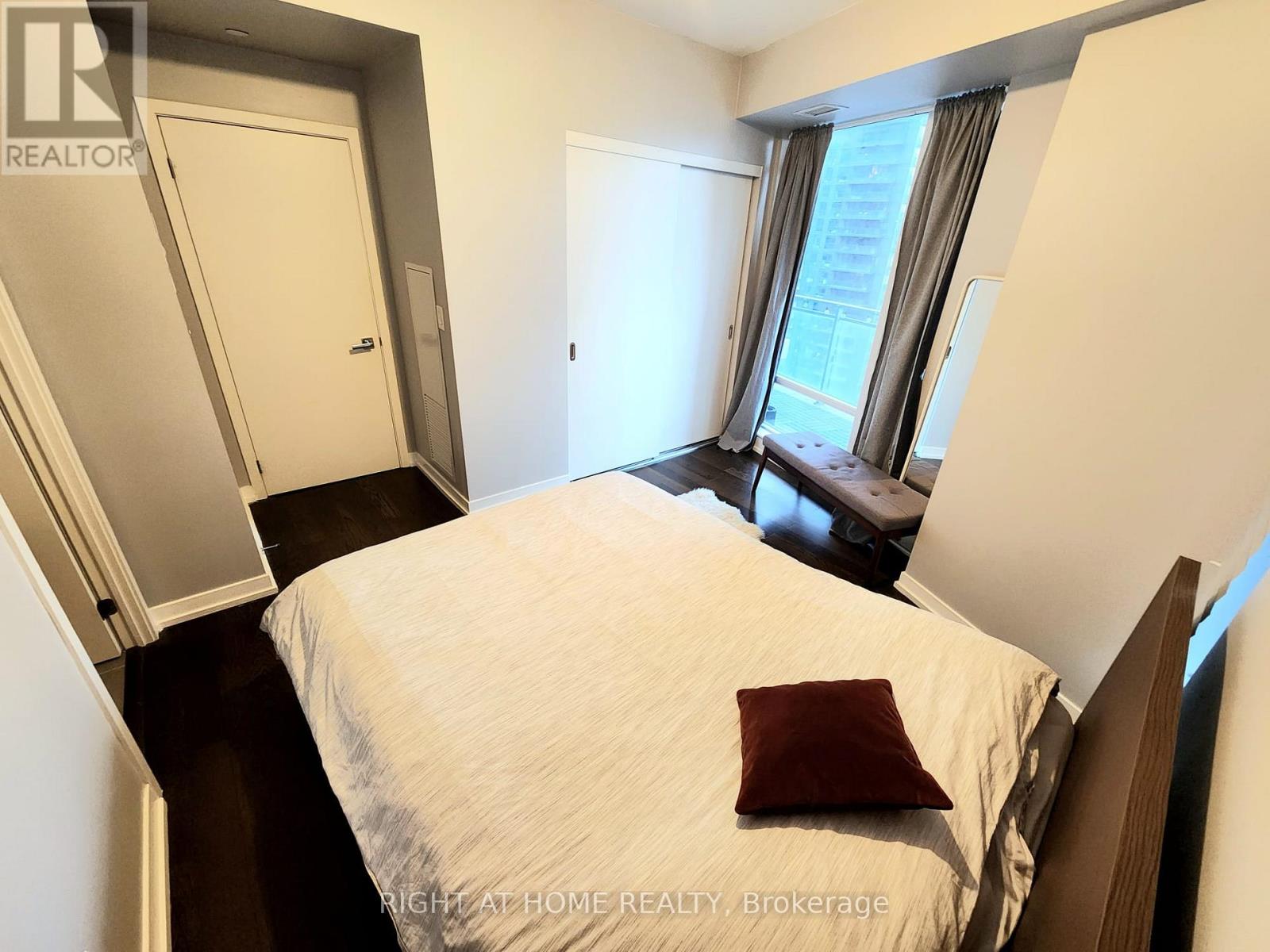 21 Widmer Street — photo 13