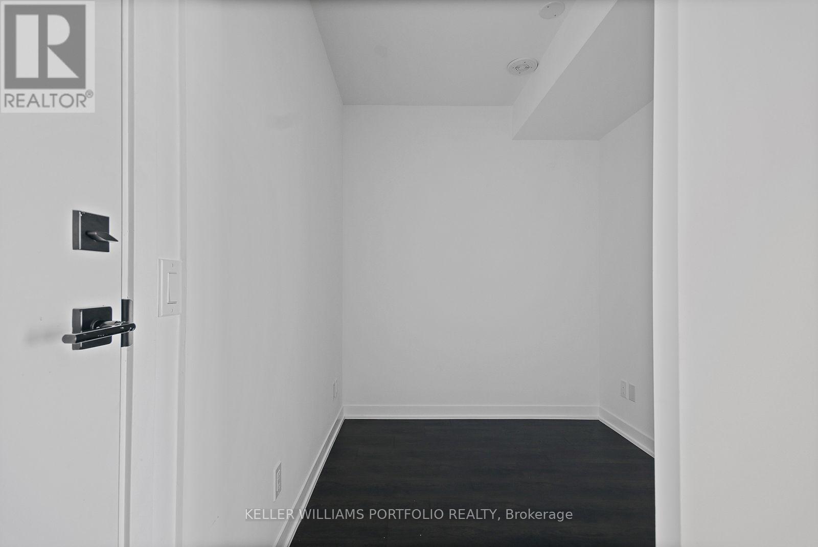 319 Jarvis Street — photo 4