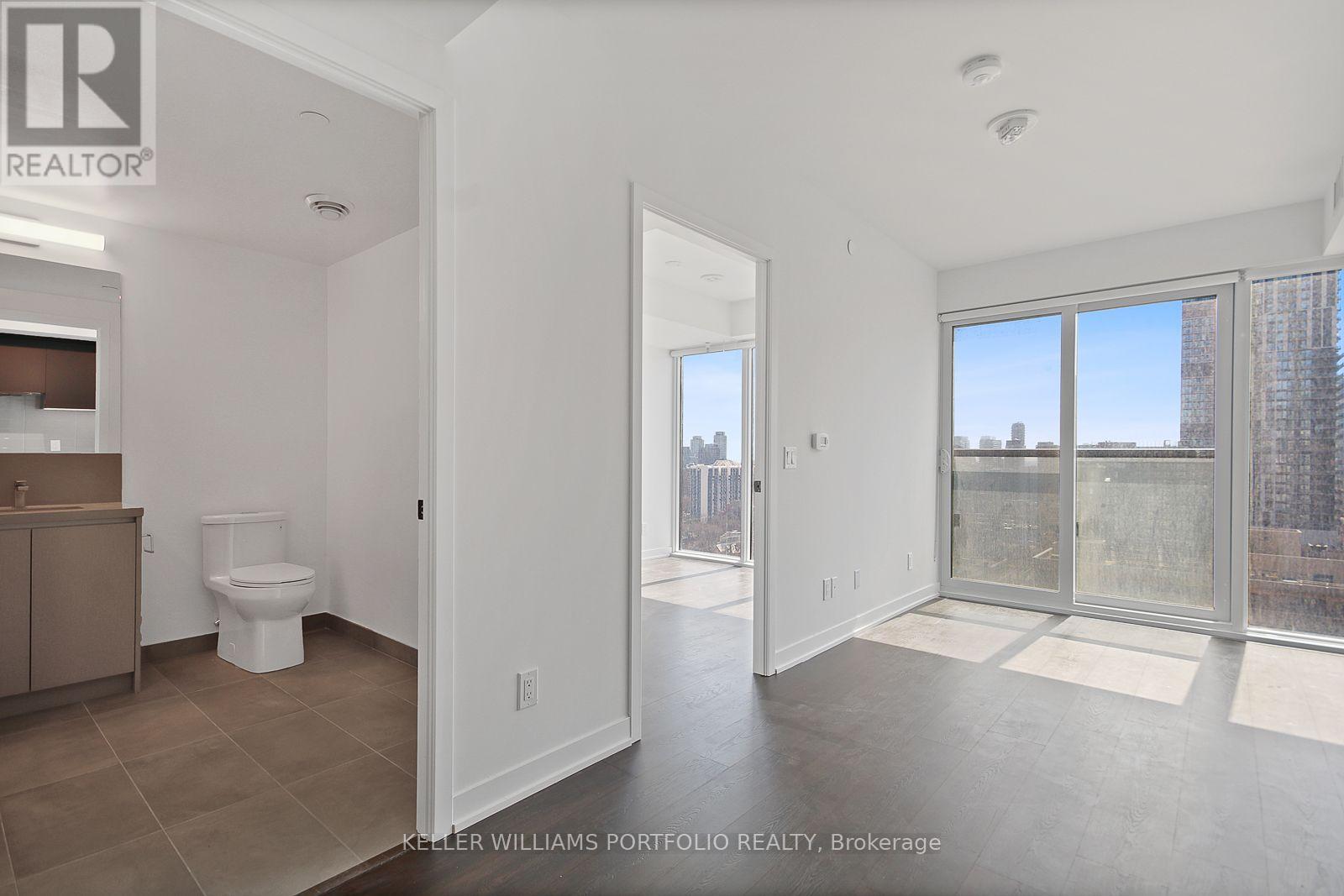 319 Jarvis Street — photo 7