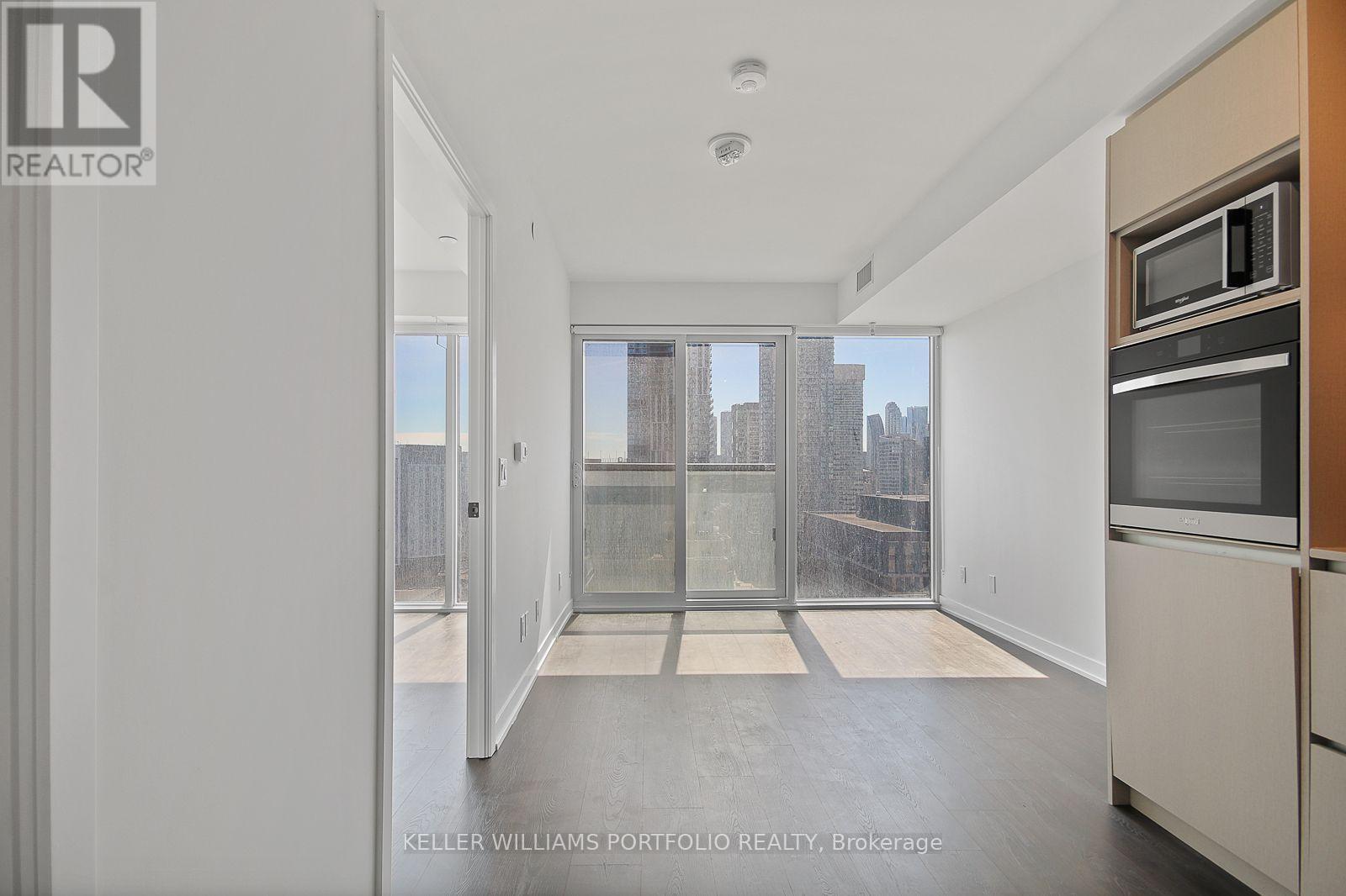 319 Jarvis Street — photo 8