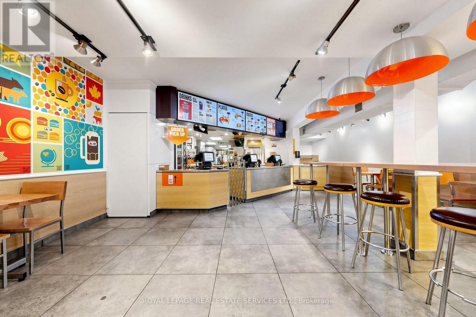 500 Bloor Street West — photo 11
