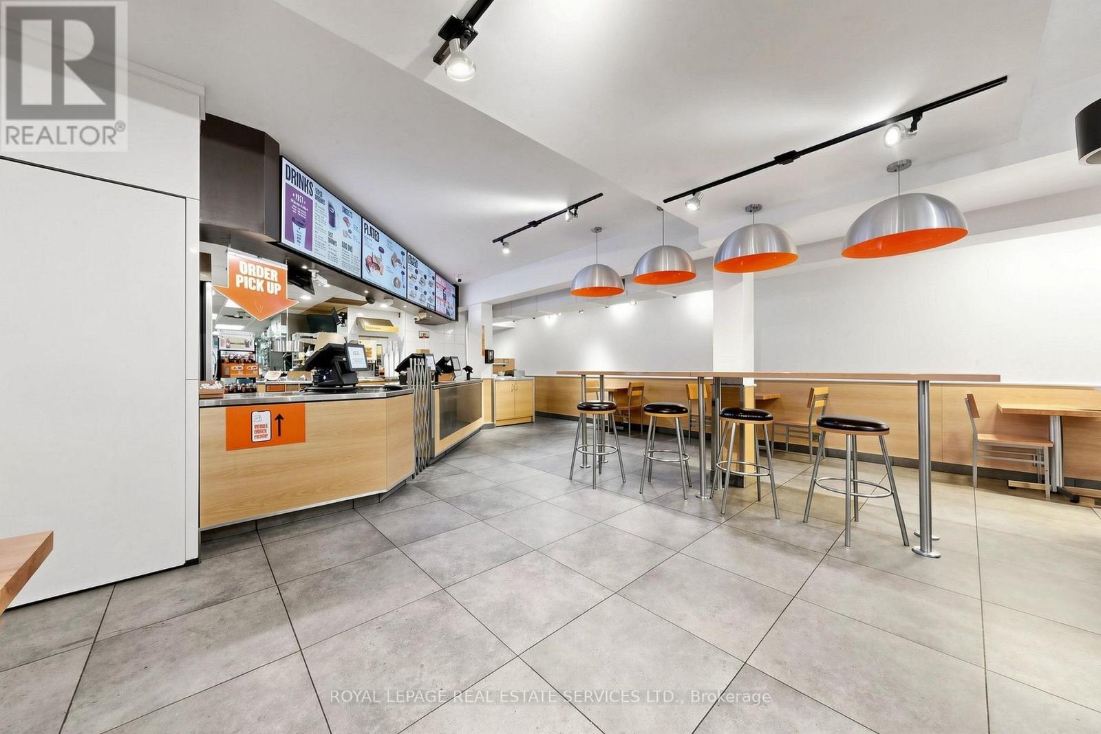 500 Bloor Street West — photo 12