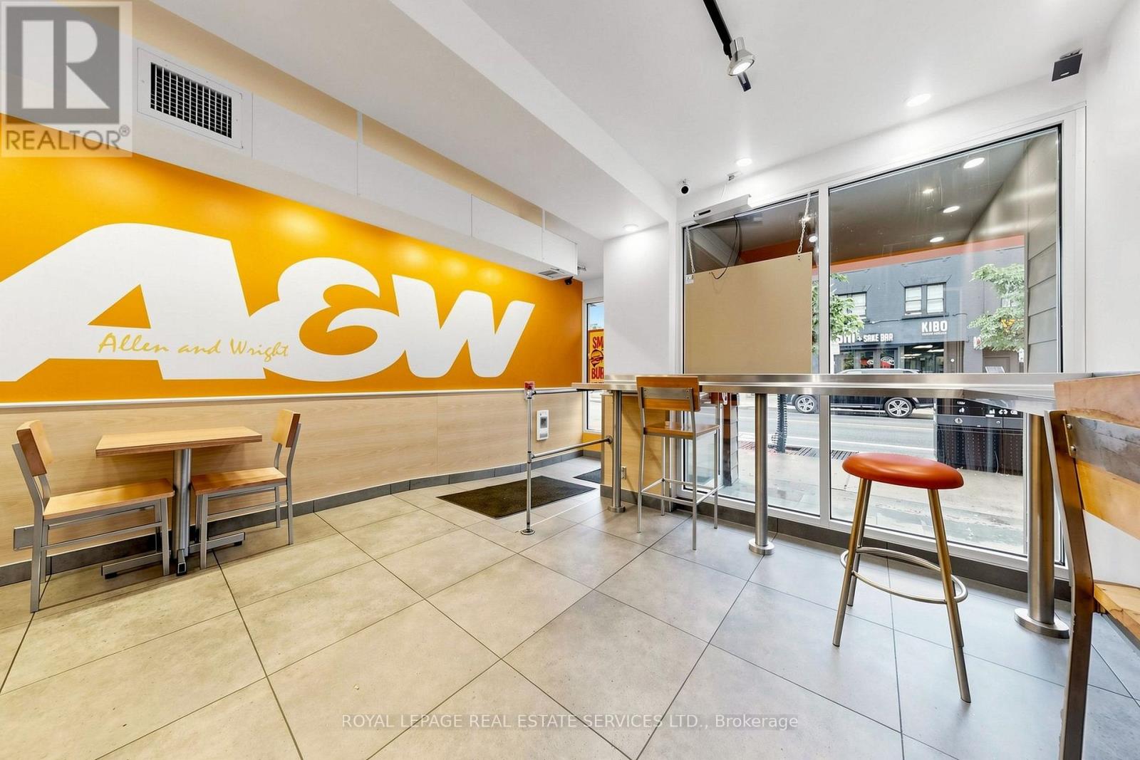 500 Bloor Street West — photo 7